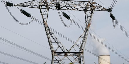 Lignes électriques au bord de la Garonne, entre Agen et Toulouse