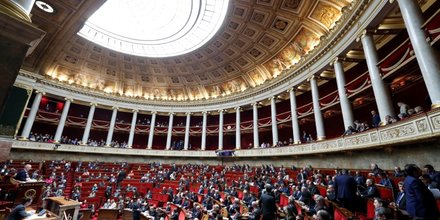Des textes controverses sur les fake news a l'assemblee