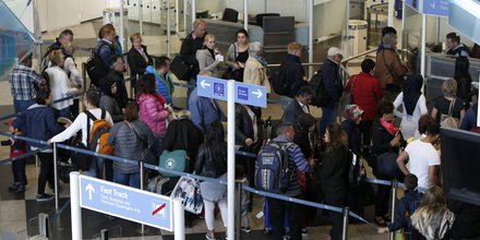 Aéroports, contrôle, sécurité, passeport, passagers, fluidité,