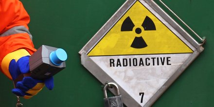 nucléaire, déchets radioactifs, centrale, démantèlement, dépollution, train, compteur Geiger,