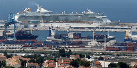 Marseille, port, paquebot, croisière, croisiéristes, tourisme, touristes, armateur, autorités portuaires, quartiers nord, pollution atmosphérique, fioul lourd,