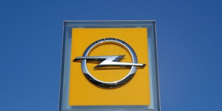 La thuringe prete a aider opel, denonce le chantage de psa