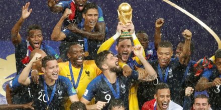 Les champions du monde sur les champs-elysees lundi