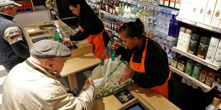 France: la croissance dans le prive accelere plus que prevu en aout