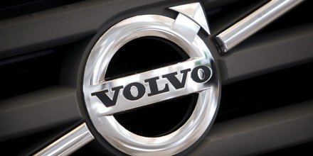 Ab volvo fait mieux que prevu au deuxieme trimestre, le titre monte