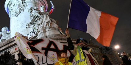 gilets jaunes: la crise ouvre la boite a fantasmes politiques