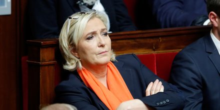 Le pen accuse berger d'etre a la solde de l'executif