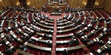 Le senat propose une cotisation obligatoire pour financer la dependance