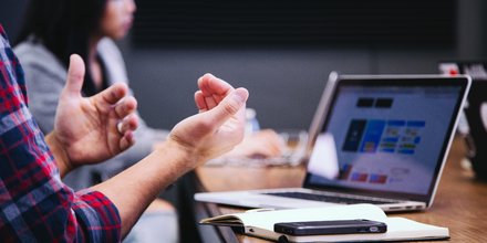 Management bureau jeunes cadres dirigeants digitalisation entreprise travail