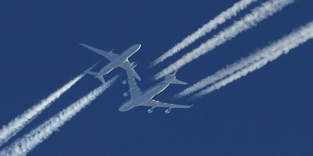trafic aérien, avions de ligne, ciel, trainées, condensation, réacteurs,