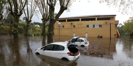 Deux disparus apres des inondations dans le sud-est