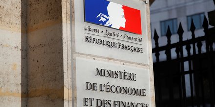 France: des depots petroliers bloques, reunion lundi a bercy