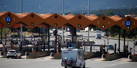 L'espagne rouvre ses frontieres, met fin a l'etat d'urgence