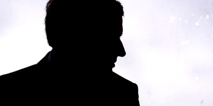 Emmanuel Macron, ombre chinoise : illustration pour le roman fiction de Marc Endeweld