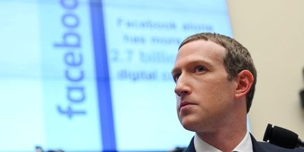 Le PDG de Facebook Mark Zuckerberg lors d'une audience au Congrès américain pour présenter la Libra, le 23 octobre 2019