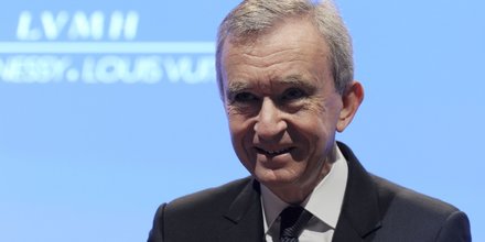 Bernard Arnault sur la troisième marche