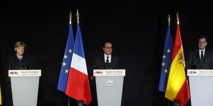 Crash conférence Hollande Merkel Rajoy Après s'être rendus sur les lieux du drame, ce mercredi 25 mars 2015, Angela Merkel, François Hollande et Mariano Rajoy se sont réunis pour une conférence à Seyne-les-Alpes.