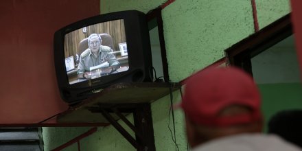 La maison blanche n'exclut pas une visite de raul castro a washington