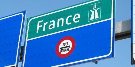 Frontière France Suisse sur l'autoroute. MPD01605 via Flickr. CC License by.