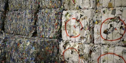 Déchets en papier, recyclage, déchetterie,