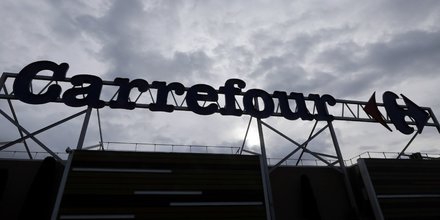 Carrefour ralentit fortement au 1e trimestre, recul des hypers en france