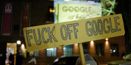 Manifestation devant le campus Google à Berlin