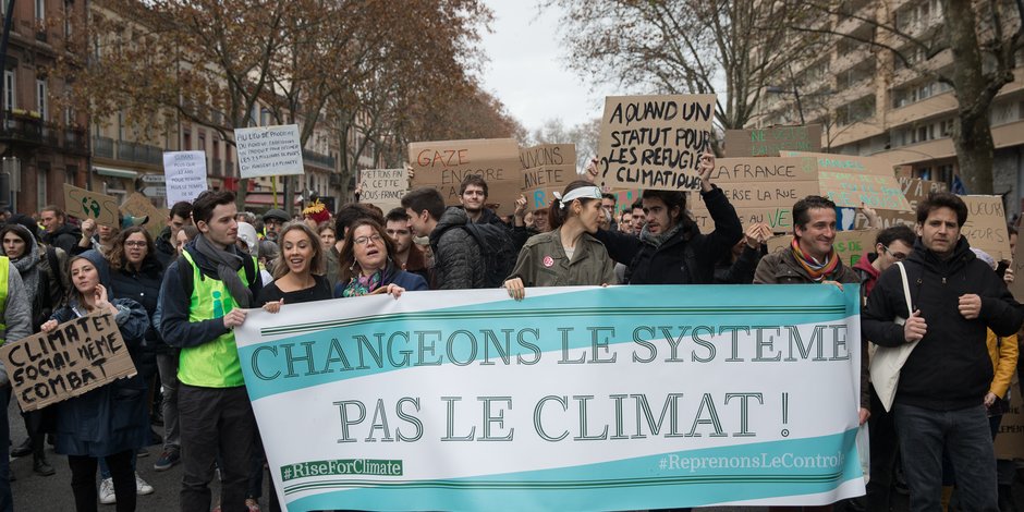 Parallèlement au mouvement des gilets jaunes, une marche pour le climat était organisée à Toulouse. Les organisateurs n'avaient pas souhaité la reporter. Elle s'est déroulée de manière pacifique.