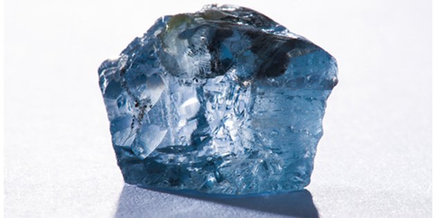 Un diamant bleu de 29,6 carats d'une  valeur de plusieurs millions de dollars a été découvert en Janvier 2014