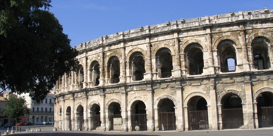 8. Nîmes