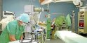 Des infirmières de bloc préparent une salle opératoire avant une intervention chirurgicale à l'hôpital de La Timone à Marseille. Photo prétexte.<br />AFP-PHOTO GERARD JULIEN.
