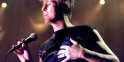 En 1996, David Bowie lors d'un concert à Vienne