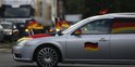En Allemagne, une voiture avec des drapeaux allemands dans les rues d'Essen le 25 juin 2014