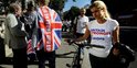 Des partisans du Remain et du Brexit à Downing Street à Londres le 23 juin