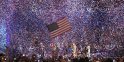 Des confettis sont lancés en l'air pour célébrer la victoire de Barack Obama à l'élection présidentielle américaine le 7 novembre 2012