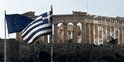 Grèce-Europe drapeaux flottant sur fond de Parthénon à Athènes