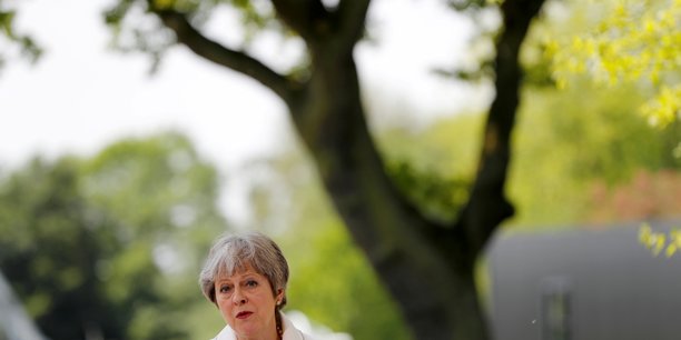Theresa may prefererait que donald trump evite londres[reuters.com]