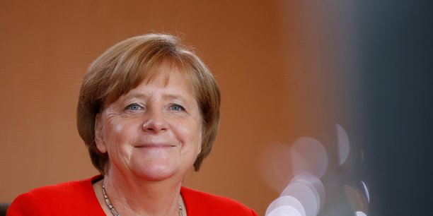 Merkel tend la main a macron sur l'ue dans un contexte de tension[reuters.com]