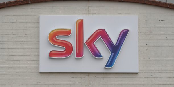 D'après Comcast, sa nouvelle offre a été acceptée par le comité indépendant de Sky, composé de dirigeants du groupe britannique non membres de la galaxie Murdoch, déjà présente à la direction de Sky dont elle contrôle 39% des parts.