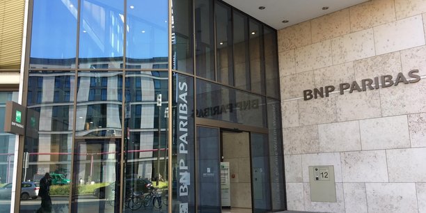 L'immeuble de BNP Paribas, Allée de l'Europe, à Francfort, est plus discret que les imposantes tours des champions bancaires nationaux, Deutsche Bank et Commerzbank, qui traversent une mauvaise passe.