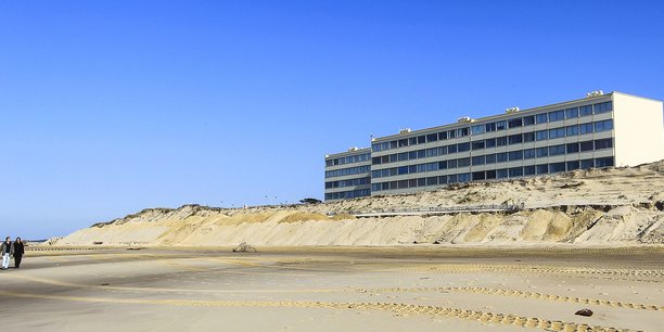 Le bord de la dune qui sépare Le Signal de la plage et de l'océan recule de trois à quatre mètres par an.