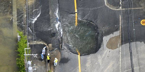 Trois morts dans un tremblement de terre a osaka au japon[reuters.com]