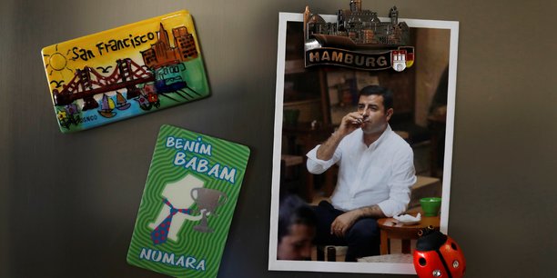 De sa prison, demirtas detient peut-etre une des clefs des elections turques[reuters.com]