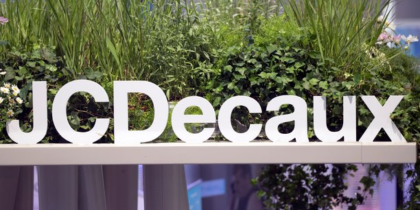 Jcdecaux offre 700 millions d'euros pour acquerir apn outdoor[reuters.com]