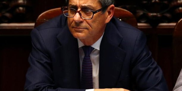 Italie: le ministre des finances parle de respecter les regles budgetaires de l'ue[reuters.com]