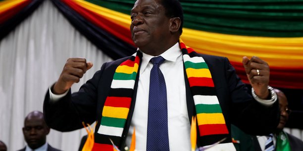 Le president zimbabween sain et sauf apres une explosion[reuters.com]