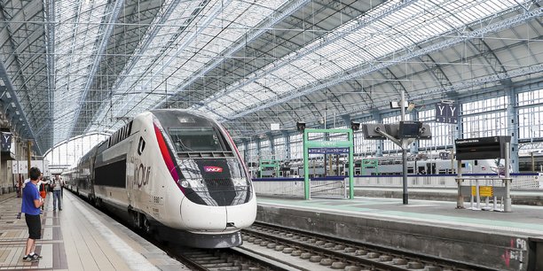 En un an, 5,5 millions de voyageurs ont effectué le trajet Bordeaux-Paris sur la nouvelle ligne à grande vitesse, selon la SNCF, soit une hausse de 50 % en un an.