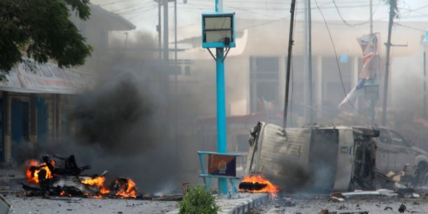 Un attentat a la voiture piegee fait 13 blesses a mogadiscio[reuters.com]