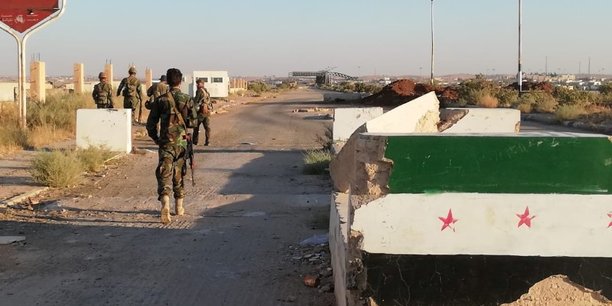 L'armee syrienne hisse le drapeau et fete son retour a nassib[reuters.com]