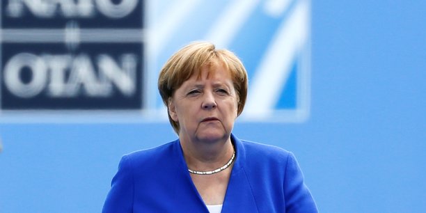 Au sommet de l'OTAN ce matin, Merkel s'est retrouvée dans le collimateur du président américain : Si vous regardez bien, l'Allemagne est aux mains de la Russie. Ils se sont débarrassés de leurs centrales à charbon, de leurs centrales nucléaires. La majeure partie du pétrole et du gaz en Allemagne provient de Russie. Je pense que l'Otan doit regarder cela de plus près, a-t-il déclaré, en appelant ses partenaires stratégiques à un rééquilibrage des engagements en termes de dépenses de défense.