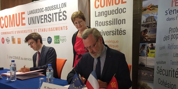 G. Halbout (Comue LR), B. Gille (rectrice) et P. Pouëssel (préfet de l'Hérault), signent une nouvelle convention pour l'accueil au SAI